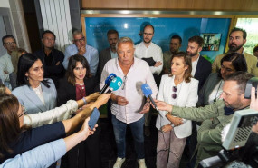 ep el alcalde de palas de rei pablo taboada atiende a los medios junto a las responsables del pp
