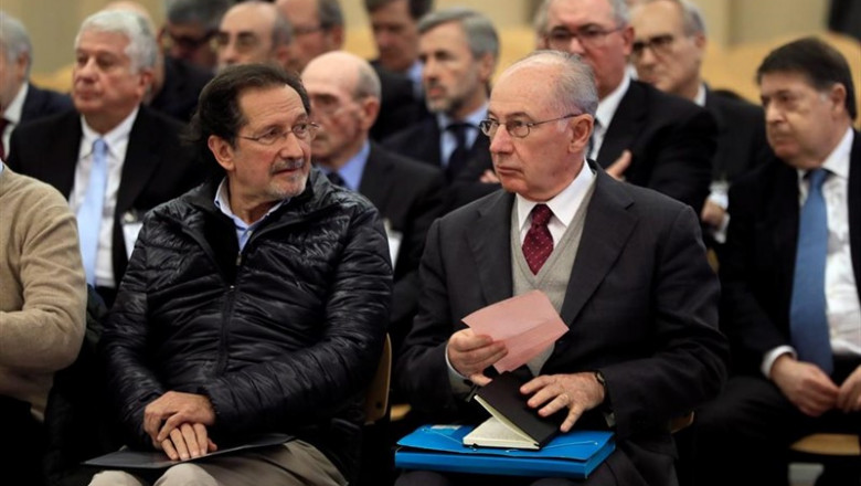 El expresidente de Bankia Rodrigo Rato (derecha) junto al exconsejero de Caja Madrid José Antonio Moral Santín (al lado de Rato a la izquierda de la imagen), durante la primera sesión del juicio por la salida a Bolsa de la entidad en 2011 que se celebra e | Pool - Archivo ep el expresidente de bankia rodrigo rato derecha junto al exconsejero de caja madrid jose antonio
