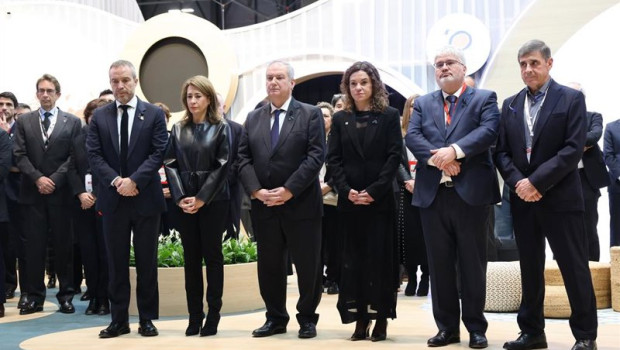 ep el ministro de industria y turismo jordi hereudurante un minuto de silencio por las victimas del