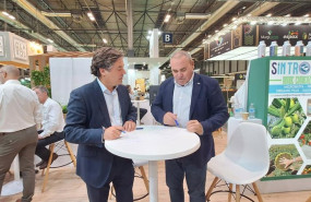 ep el presidente de la asociacion ecovalia alvaro barrera y el presidente de origen espana angel