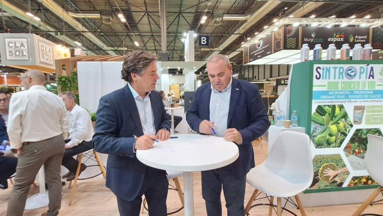 ep el presidente de la asociacion ecovalia alvaro barrera y el presidente de origen espana angel ep el presidente de la asociacion ecovalia alvaro barrera y el presidente de origen espana angel