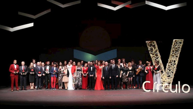 ep foto de familia con los ganadores de los premios circulo rojo 2020