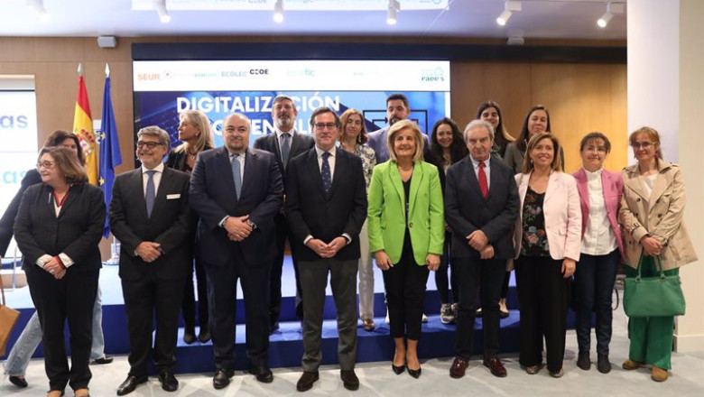 ep foto de familia de los asistentes a la presentacion de los resultados de la campana ep foto de familia de los asistentes a la presentacion de los resultados de la campana