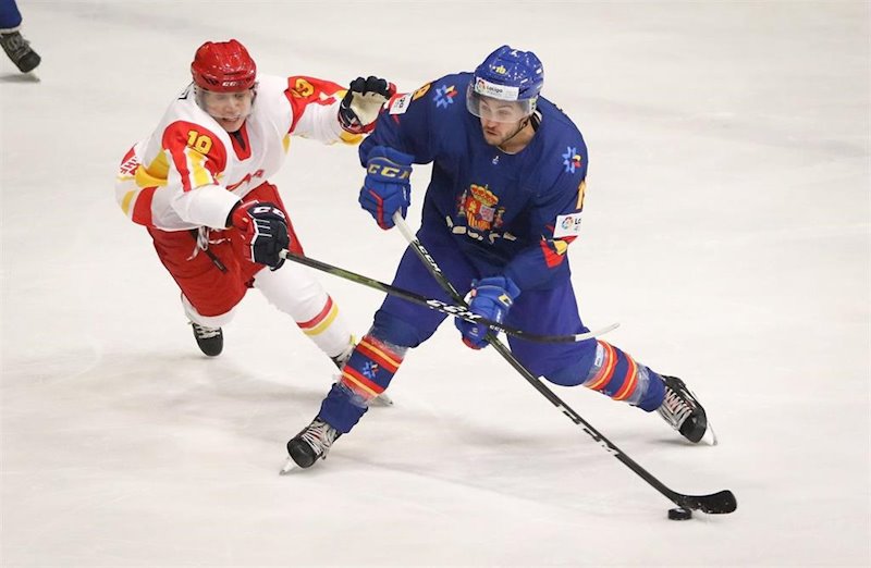 ep imagen de un partido de la seleccion espanola de hockey sobre hielo en el mundial de serbia