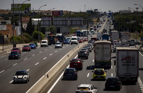ep imagen de una carretera espanola llena de vehiculos