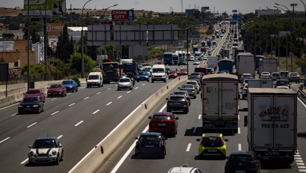 ep imagen de una carretera espanola llena de vehiculos
