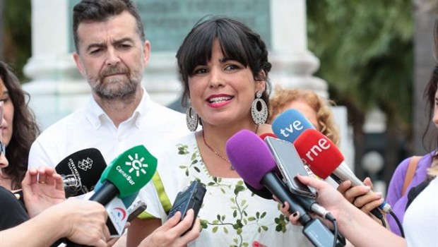 ep teresa rodriguez este lunes atendiendolos periodistas