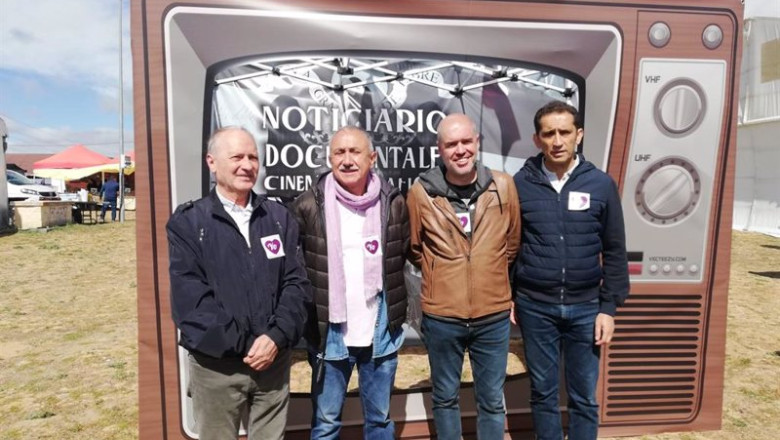 ep unai sordo y pepe alvarez junto a vicente andres y faustino temprano en la campa de villalar ep unai sordo y pepe alvarez junto a vicente andres y faustino temprano en la campa de villalar