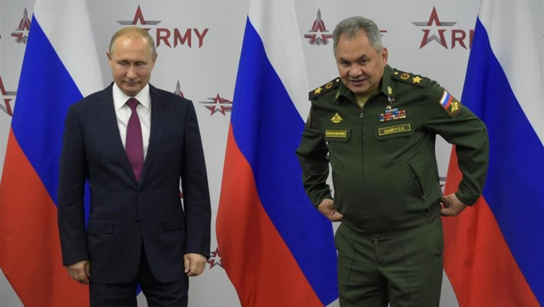 Vladimir Putin y Sergei Shoigu, ministro de Defensa | Gleb Schelkunov - Archivo ep vladimir putinsergei shoigu ministrodefensa