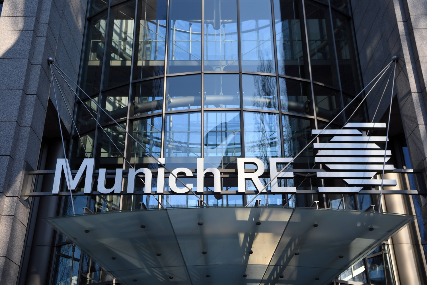 Munich Re dispara su beneficio a casi 2.000 millones de euros en el tercer trimestre