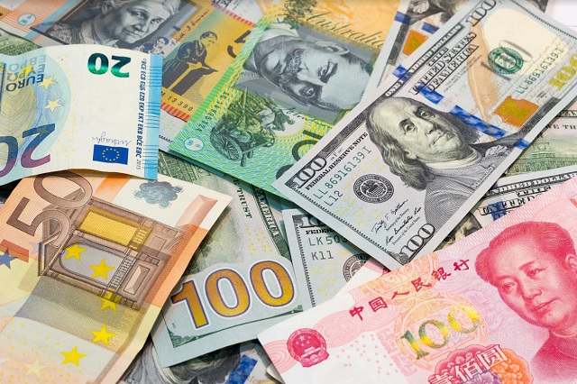 El euro ya vale lo mismo que el dólar. Y eso tiene enormes implicaciones  para el precio de la tecnología