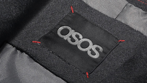 dl asos vise le commerce de détail de mode en ligne comme on le voit sur l'étiquette du logo à l'écran