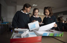 ep archivo   alumnas trabajando con los materiales de endesa educa digital