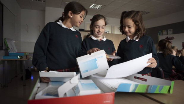 ep archivo   alumnas trabajando con los materiales de endesa educa digital