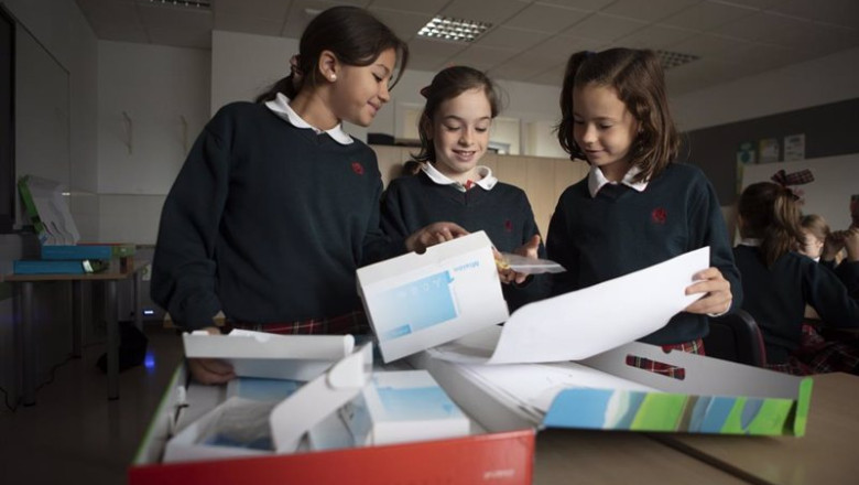 ep archivo alumnas trabajando con los materiales de endesa educa digital ep archivo alumnas trabajando con los materiales de endesa educa digital