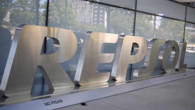 Cartel de Repsol | Cézaro De Luca - Europa Press - Archivo ep archivo cartel de repsol