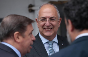 ep archivo   el comisario europeo de pesca y oceanos costas kadis durante una visita al buque