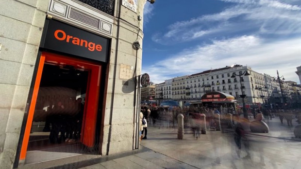 ep archivo - exterior de la tienda de la compania telefonica orange en la calle del carmen de madrid