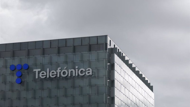 ep archivo   fachada de la sede de telefonica en madrid espana