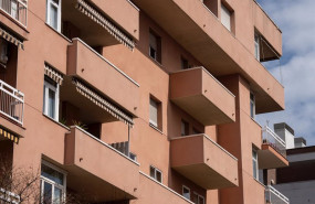 ep archivo   fachada de un edificio en barcelona espana