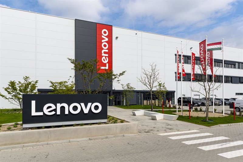 Economía/Empresas.- Lenovo dispara un 38% el beneficio anual y logra ventas récord gracias a la IA