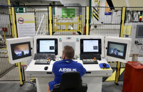 ep archivo   operarios trabajando en la nueva linea de produccion del a350 de la planta de airbus en