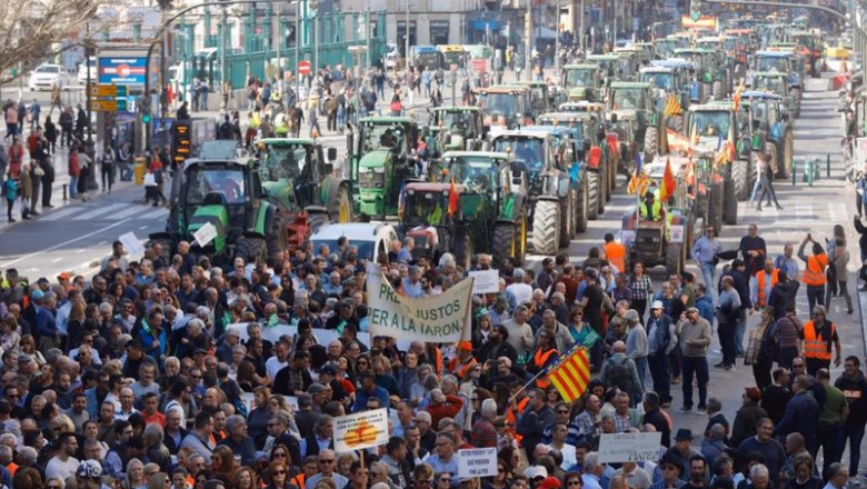 Archivo - Tractorada en València en favor del futuro del sector | ROBER SOLSONA/EUROPA PRESS - Archivo ep archivo tractorada en valncia en favor del futuro del sector