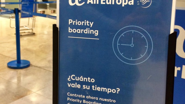 ep archivo   un cartel de embarque de la compania air europa
