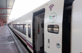 ep archivo   un tren de renfe en la estacion de chamartin clara campoamor