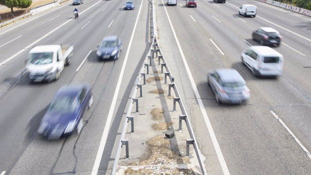 ep archivo   varios vehiculos en la autovia a 3