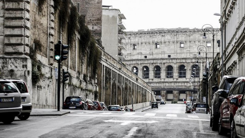 Calles vacías en las inmediaciones del Coliseo de Roma | Cecilia Fabiano/LaPresse via ZUM / DPA ep calles vacias en las inmediaciones del coliseo de roma