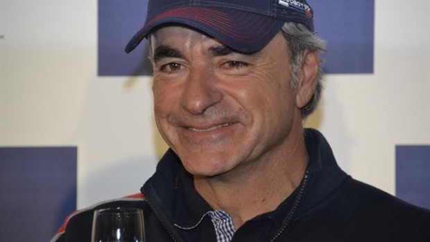 ep carlos sainz brindavictoriala vueltadakar 2018