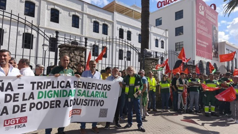 ep concentracion de los trabajadores a las puertas de heineken