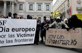 ep concentracion en memoria de los 15 inmigrantes subsaharianos que perdieron la vida en la playa