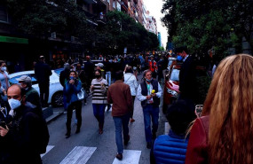 ep decenas de personas se congregan en madrid para pedir la dimision de sanchez al grito de libertad