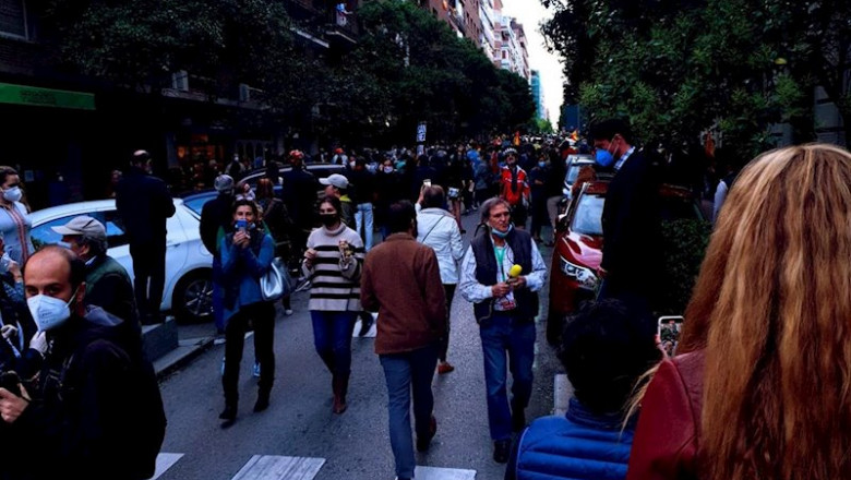Decenas de personas se congregan en Madrid para pedir la dimisión de Sánchez al grito de "libertad" | EUROPA PRESS ep decenas de personas se congregan en madrid para pedir la dimision de sanchez al grito de libertad