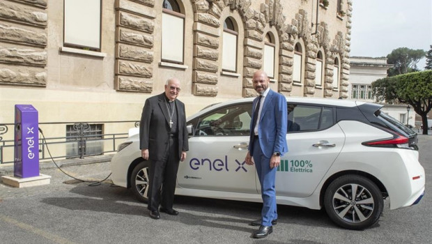 ep economia- enel x instala 12 puntoscargavaticano