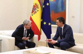 ep el comisario de economia de la comision europea paolo gentiloni y el presidente del gobierno