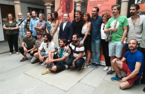ep el director del festival de merida jesus cimarro junto al elenco de la obra tito andronico en la