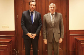 ep el ministro de transportes y movilidad sostenible oscar puente junto al coordinador europeo del