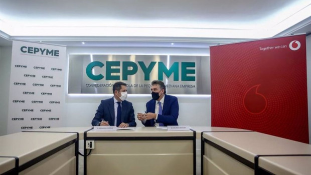 ep el prsesidente de cepyme gerardo cuerva y el consejero delegado de vodafone espana colman deegan