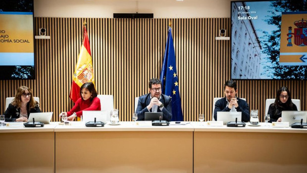 ep el secretario de estado de trabajo joaquin perez rey preside la mesa de dialogo social para la