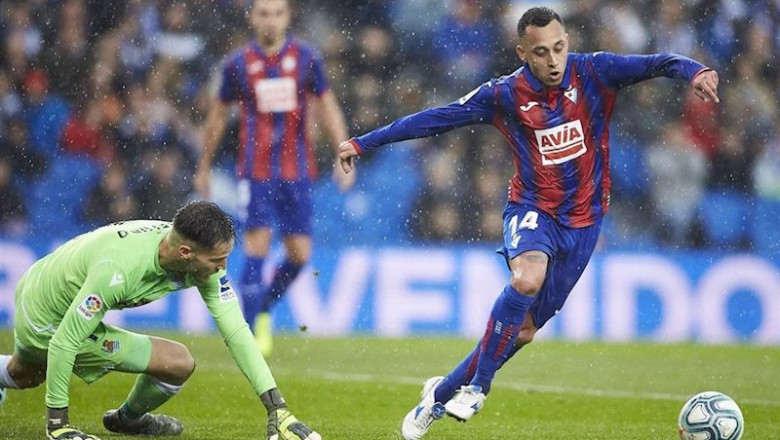 ep fabian orellana de la sd eibar en un partido contra la real sociedad ep fabian orellana de la sd eibar en un partido contra la real sociedad