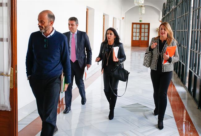 Marta Bosquet, en el centro de la imagen | Eduardo Briones - Europa Press ep grupotrabajo pp-cs iniciaprimera reunionalcanzaracuerdo pro