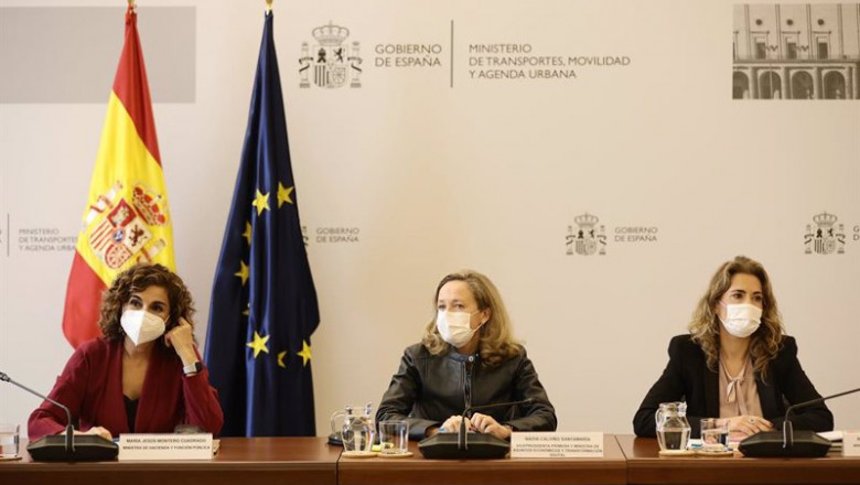 (I-D) La ministra de Hacienda y Función Pública, María Jesús Montero; la vicepresidenta primera y ministra de Asuntos Económicos y Transformación Digital, Nadia Calviño; la ministra de Transportes, Movilidad y Agenda Urbana, Raquel Sánchez | Eduardo Parra - Europa Press ep i d la ministra de hacienda y funcion publica maria jesus montero la vicepresidenta primera y
