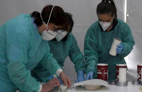 ep imagen de archivo de unas enfermeras trabajando con mascarillas