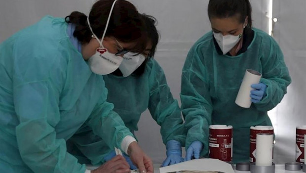 ep imagen de archivo de unas enfermeras trabajando con mascarillas