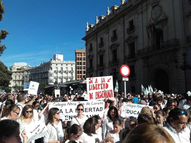 Miles De Personas Claman En Valencia Contra La Supresión De Conciertos Educativos Y El 6125