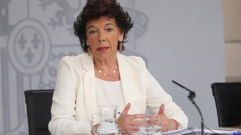 La ministra de Educación en funciones, Isabel Celaá, durante su intervención tras el Consejo de Ministros del 30 de agosto | Jesús Hellín - Europa Press ep la ministra de educacion en funciones isabel celaa durante su intervencion tras el consejo de