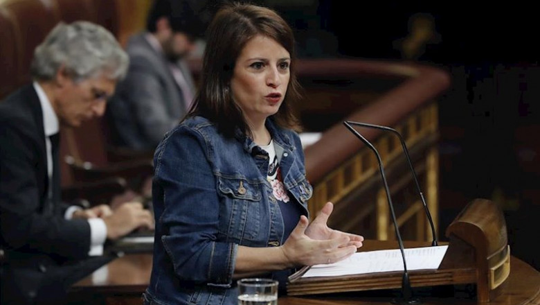 La portavoz parlamentaria del grupo socialista, Adriana Lastra, interviene desde la tribuna durante el pleno del Congreso este miércoles sobre la prórroga del estado de alarma solicitada por el Gobierno. En Madrid (España), a 6 de mayo de 2020. | Pool ep la portavoz parlamentaria del grupo socialista adriana lastra interviene desde la tribuna durante